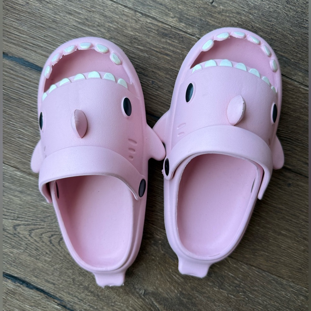 Kids Shark Cloud Slides - pink size EU 30-31 / US 12.5-13.5